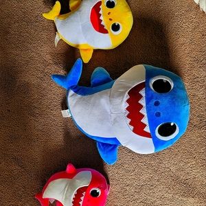 Pinkfong Baby Shark Stuffed Animal Family Set
